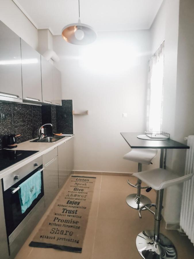 Efrosini'S By The Sea Apartment Chalkís Buitenkant foto